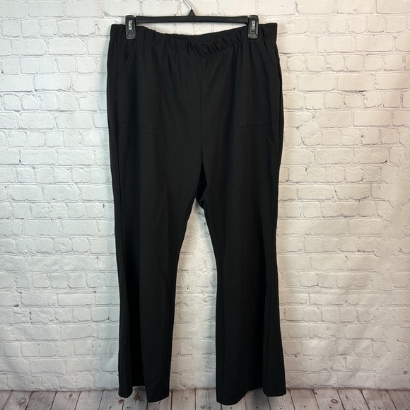 BloomChic Women's Black Flared Pull On Pants Plus Size 2X - Picture 2 of 5